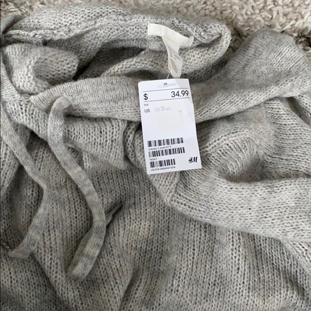 h&m sweater - Picture 3 of 3